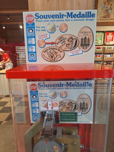 Münzautomat Karls Erlebnis-Dorf A1 & A2 in Döbeln – Titelbild