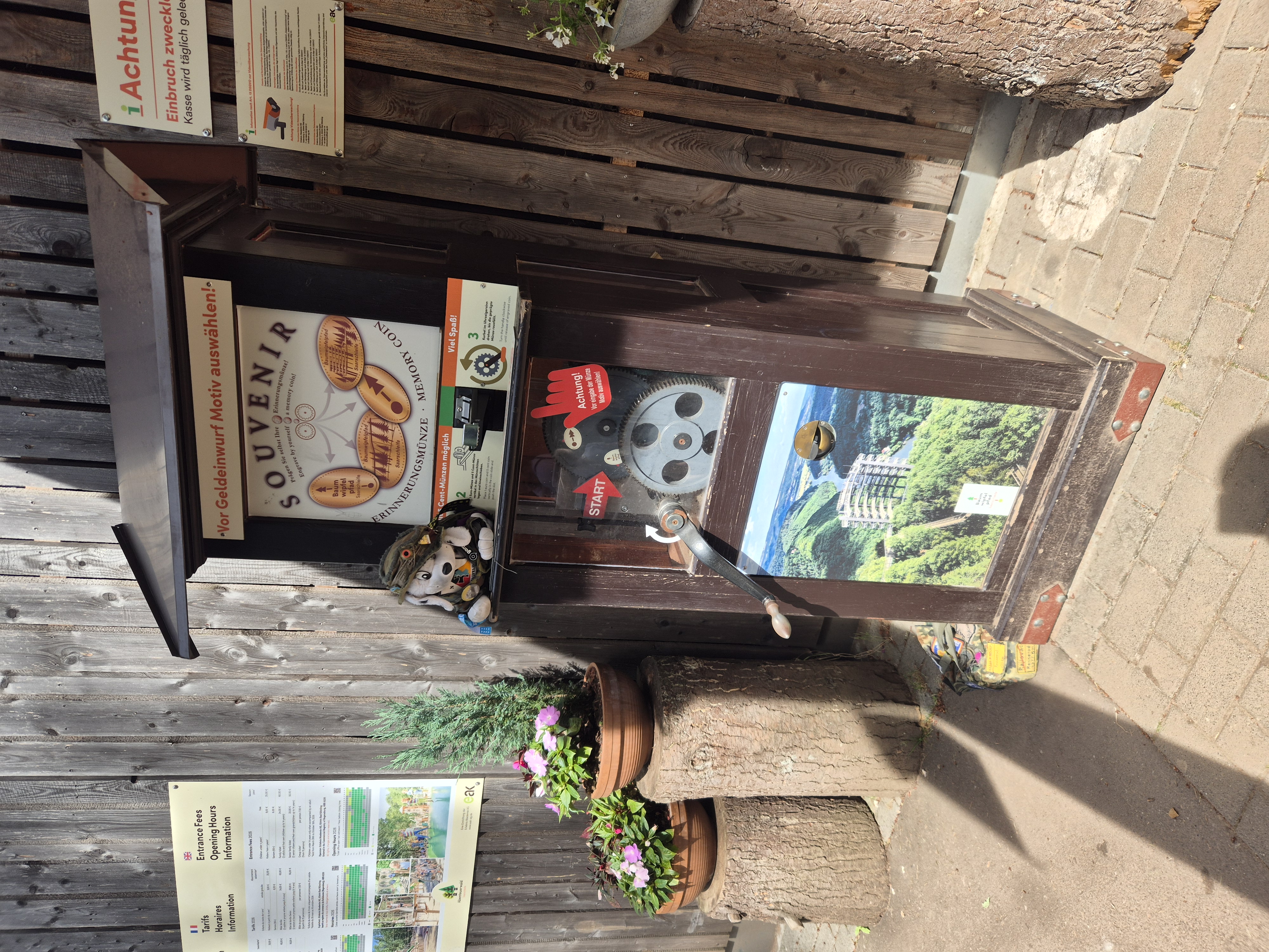 Münzautomat Ausgang Baumwipfelweg Souvenirshop in Mettlach