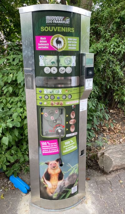 Münzautomat Frankfurt Zoo A2 in Bernhard-Grzimek-Allee 1 – Titelbild