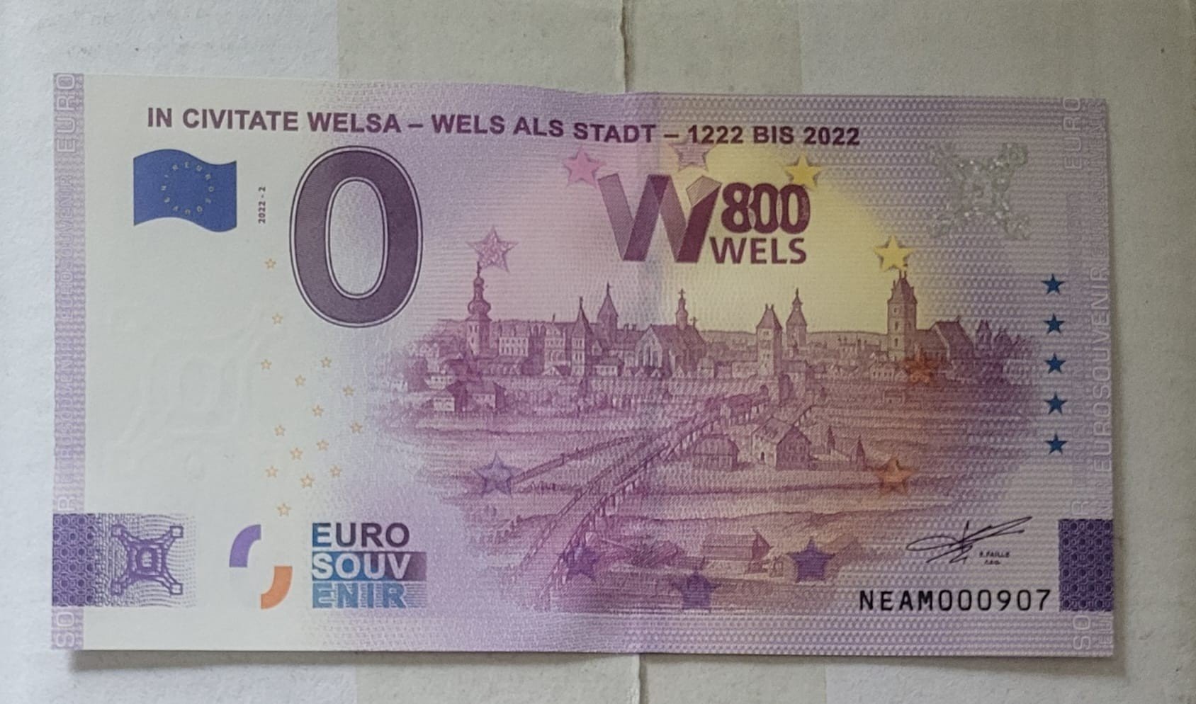 „In civitate Welsa“ (800 Jahre Stadt Wels) - herausgegeben zum großen Stadtjubiläum (1222–2022). Er zeigt historische Stadtmotive und das Jubiläumswappen