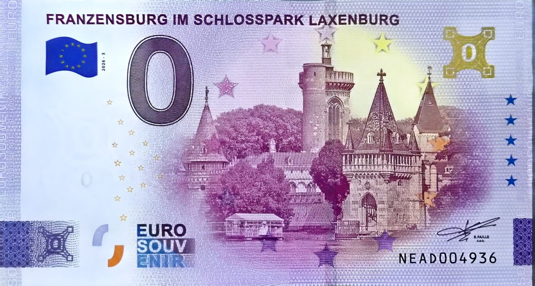 Die historische Franzensburg in mitten der Park- und Teichlandschaft