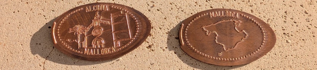 Souvenirmünze – Motiv von Münzautomat Souveniershop an der südlichen Stadtmauer Alcúdias (Alcúdia)