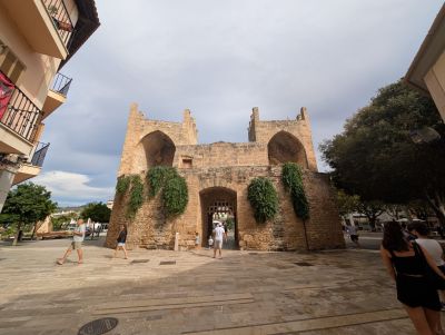 Münzautomat Souvenirshop beim Porta del Moll in Alcúdia – Titelbild