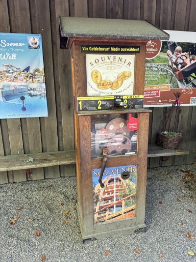 Münzautomat Baumwipfelpfad Bayerischer Wald in Neuschönau – Titelbild